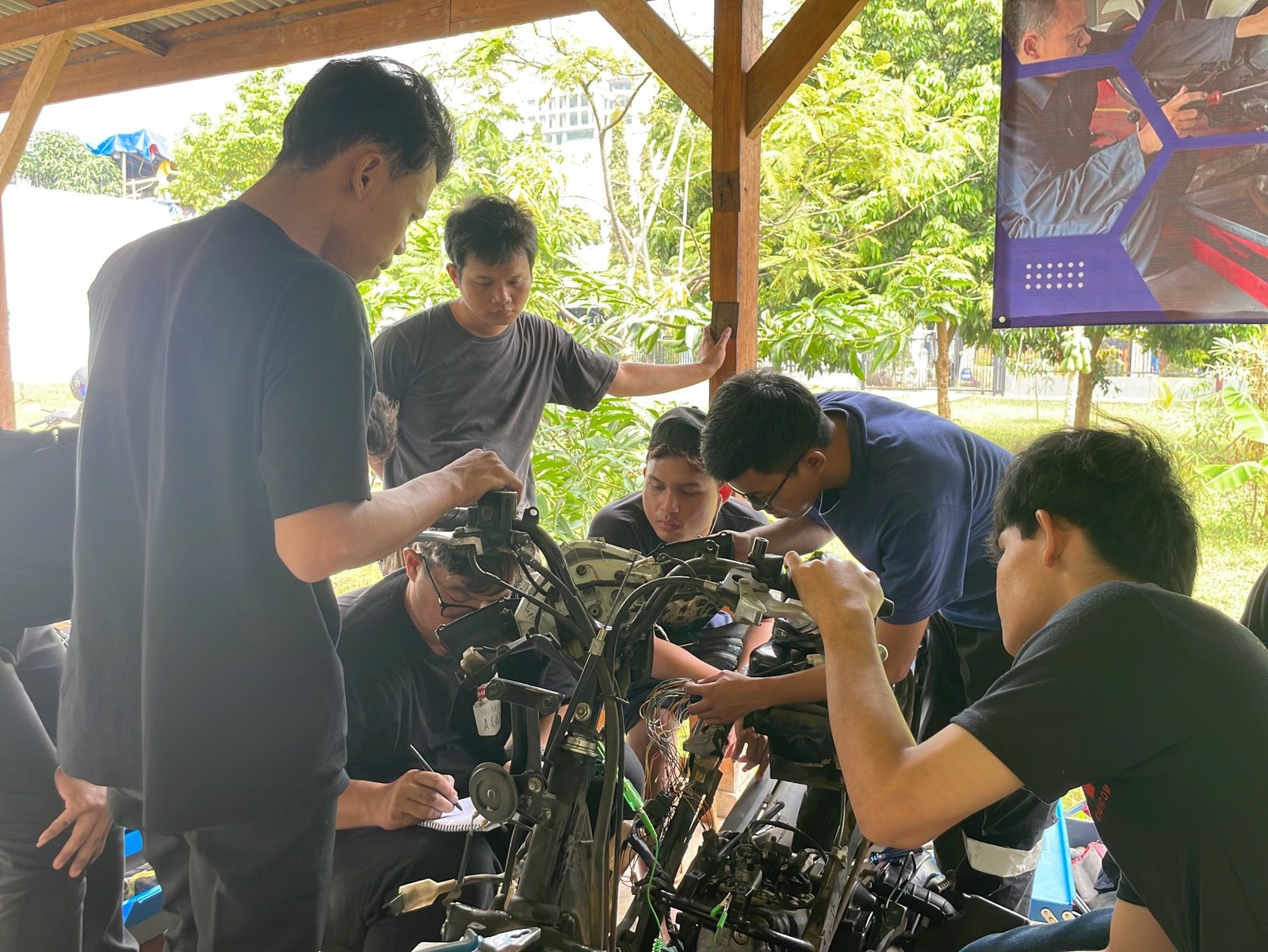 Pelatihan Service Motor
