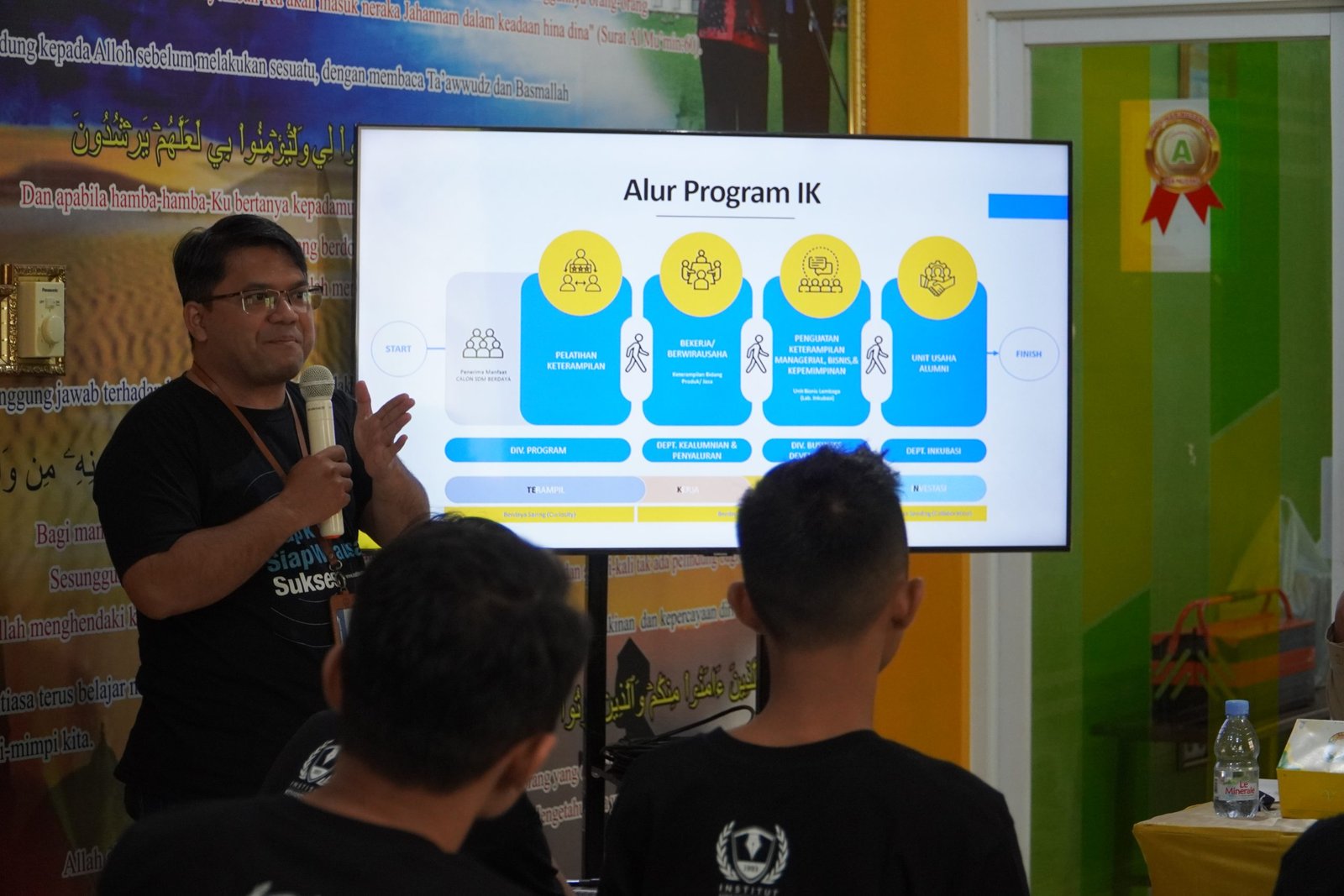 Sambutan Direktur Institut Kemandirian, Abdurrahman Usman, dalam pembukaan pelatihan service motor Semarang