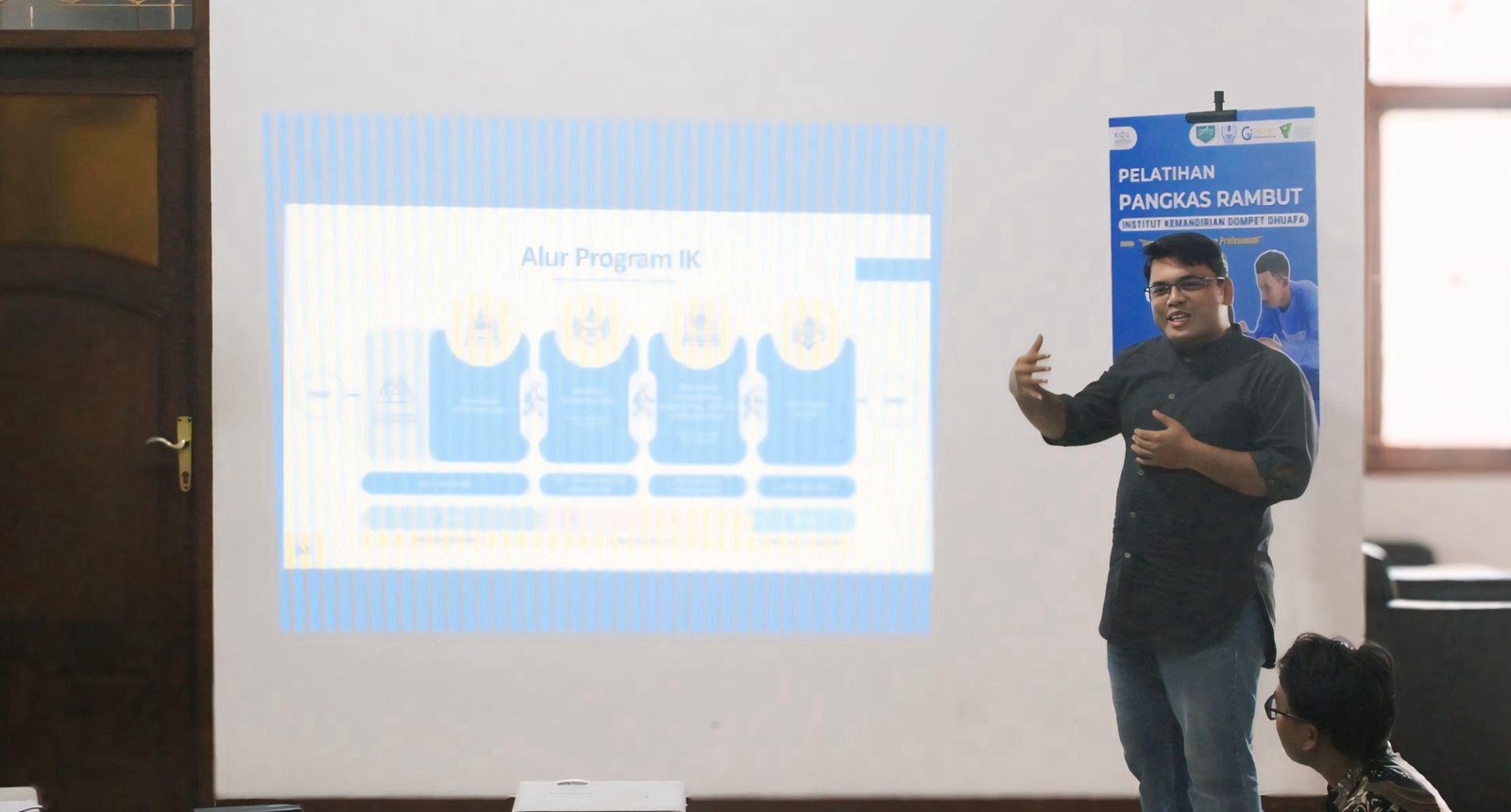 Sambutan Direktur Institut Kemandirian, dalam Pembukaan Pelatihan Pangkas Rambut Yogyakarta,