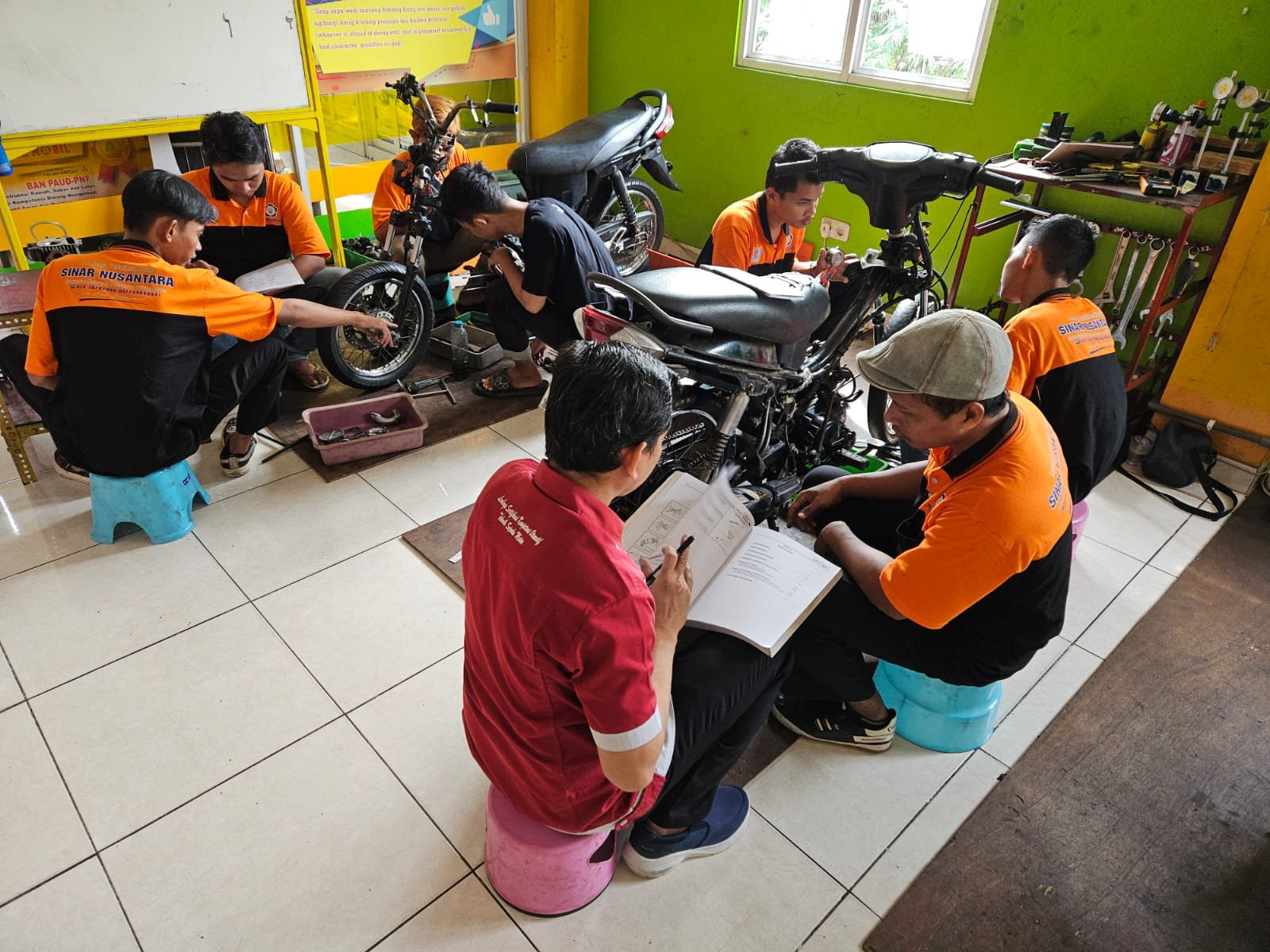 Praktik lapang pelatihan service motor Semarang