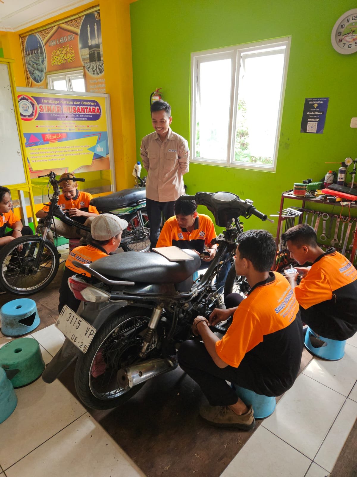 Praktik lapang pelatihan service motor Semarang