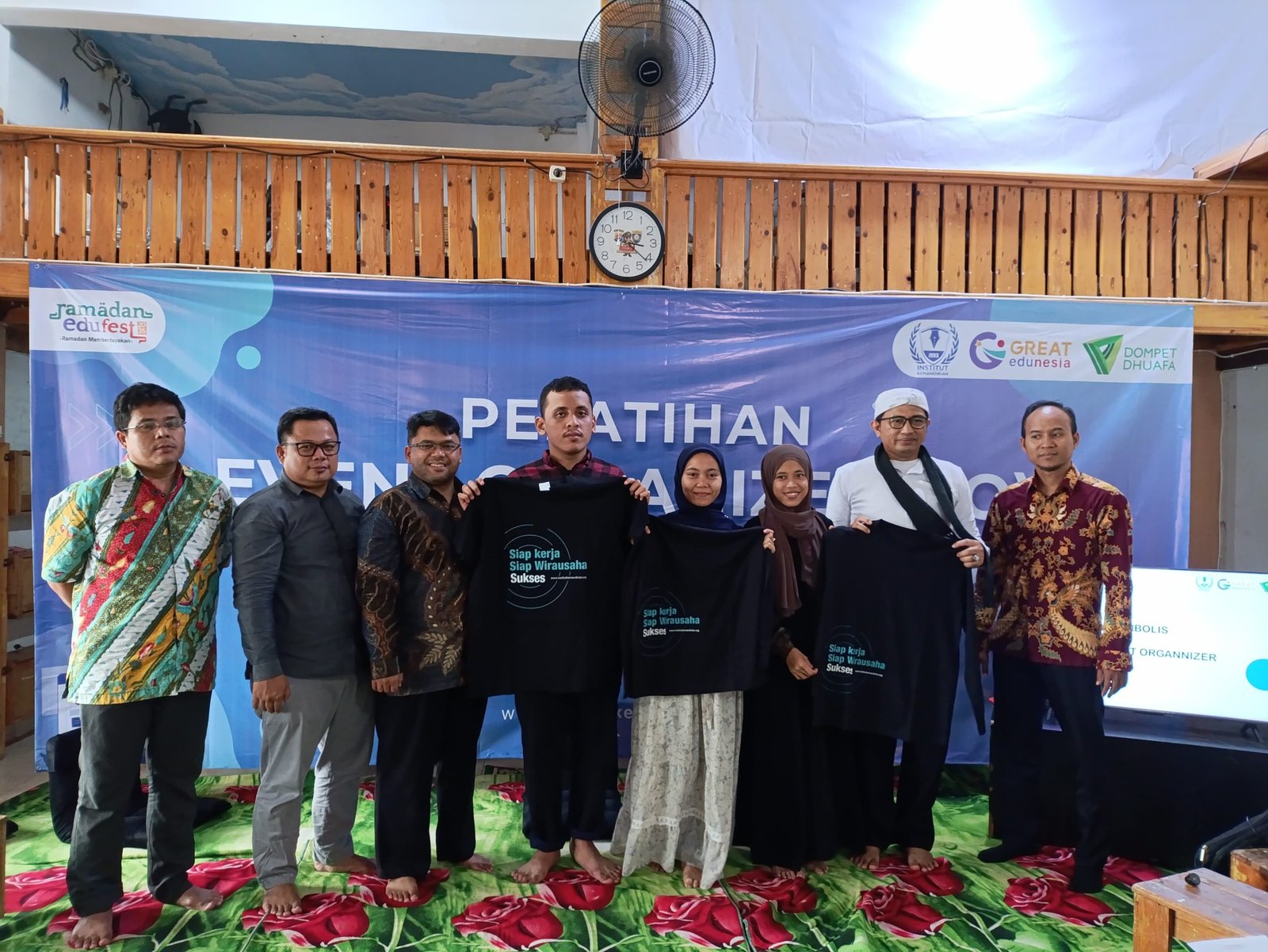 Simbolis pembukaan pelatihan Event Organizer Cilegon