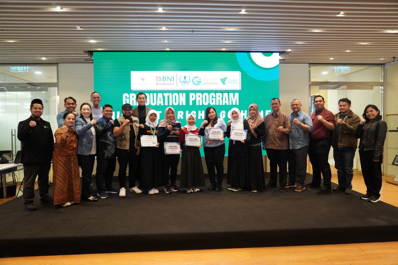 Graduation Migrant Bright Go Home Institut Kemandirian  di Hong Kong: 50 PMI Ikuti Pelatihan Kewirausahaan Persiapan Pulang ke Indonesia