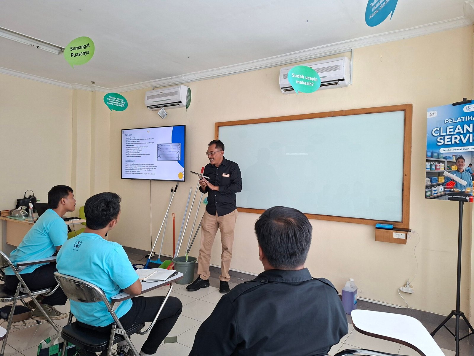 Bantu Masyarakat Punya Keahlian, Institut Kemandirian Gelar Pelatihan Cleaning Service Gratis di Tangerang